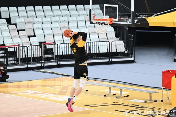 体育视频直播-今晚19:35黄龙体育中心体育馆和大家不见不散！ ​​​